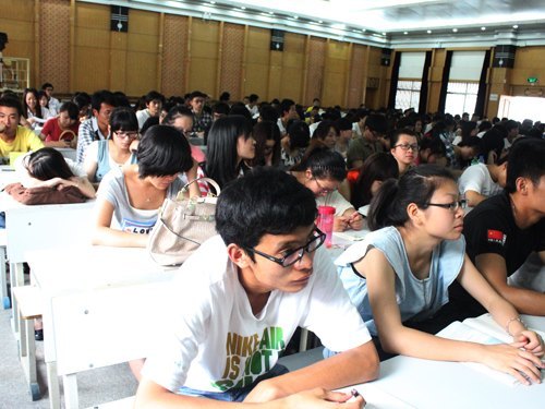 云南师范大学商学院举行2012年度综合维稳及安全讲座 打造平安校园