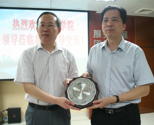 ����ѧԺ�쵼һ�е���������۾��߷ý���