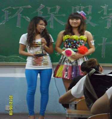 工商管理系举行环保服装设计大赛