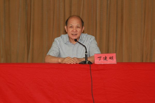 中国演讲与口才协会副会长丁建明来校作创新专题报告