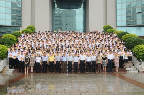 化工学院隆重举行毕业生党员誓师大会暨校友墙揭幕仪式