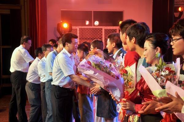 У԰�硶�ϴ�ѧ����ʽ�ݳ�