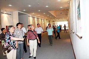 ���ϴ�ѧ2012�������黭չ�ɹ��ٰ�