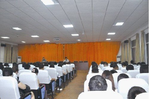 ����ѧԺ��ҵ������ѧϰ�᳹ʡί����������ȫʡӦ���ѧ��ҵ��̸�����¾����ȳ�