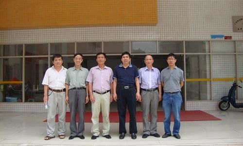 ��������ѧԺ���³�������һ�з��ʷ�װϵ