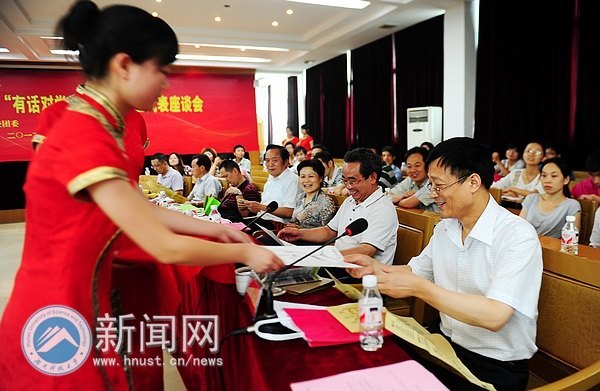 “有话对党说”青年学生代表座谈会召开