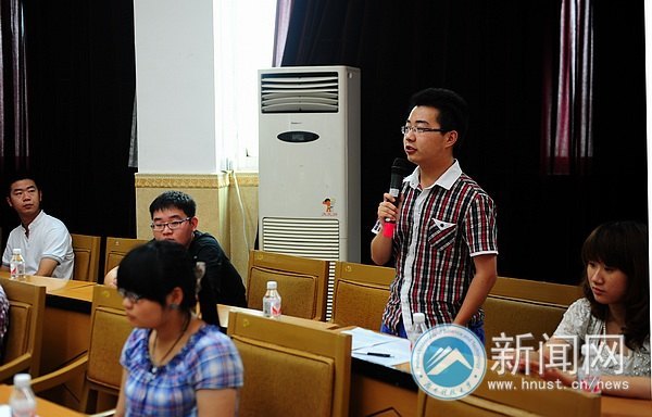 “有话对党说”青年学生代表座谈会召开