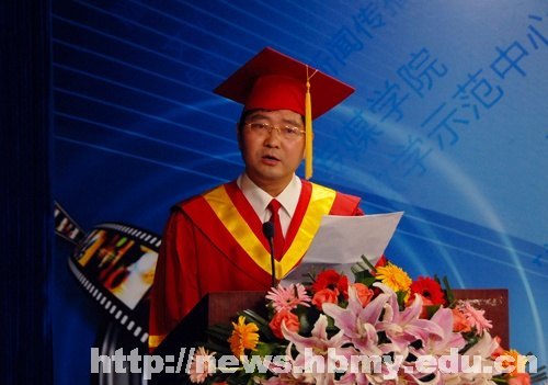 学校隆重举行2012年硕士研究生毕业典礼暨学位授予仪式