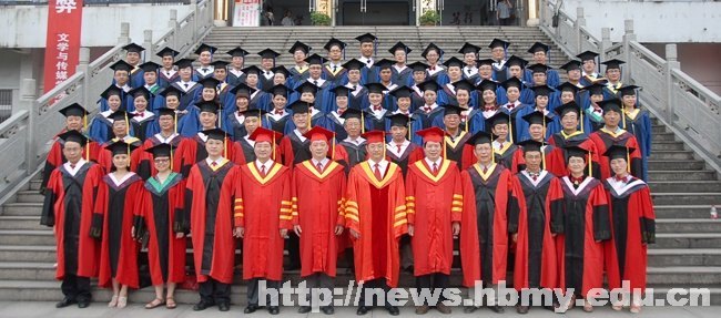 学校隆重举行2012年硕士研究生毕业典礼暨学位授予仪式