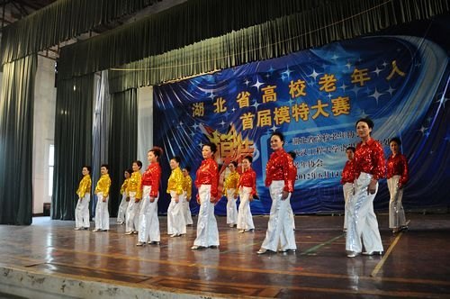 ������ҵ��ѧ����ģ�ض���ʡ��У�������׽�ģ�ش�����ϲ���