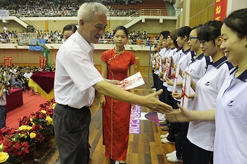 ����ѧԺ¡�ر��������ҵ����558��ͬѧ�������