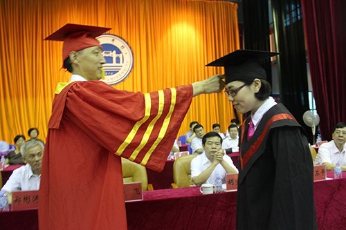 ��ˮ����˶����255��ͬѧ���˫ѧʿѧλ