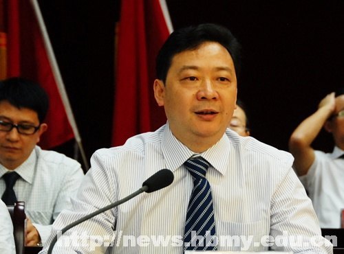 学校隆重举行2012届本科生毕业典礼