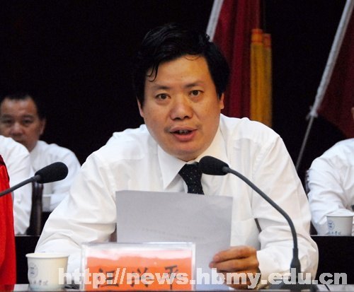 学校隆重举行2012届本科生毕业典礼