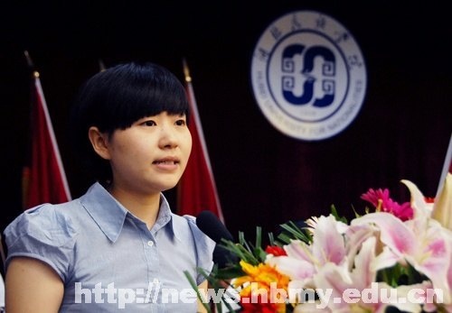 学校隆重举行2012届本科生毕业典礼