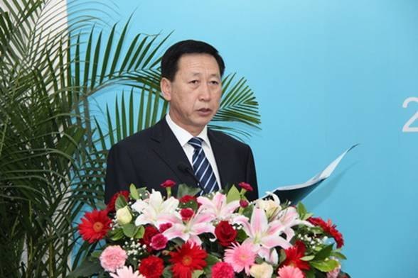 美国密歇根大学副校长Lester Monts教授、孔子学院严慈庆教授分别受聘为辽宁大学名誉教授、访问教授