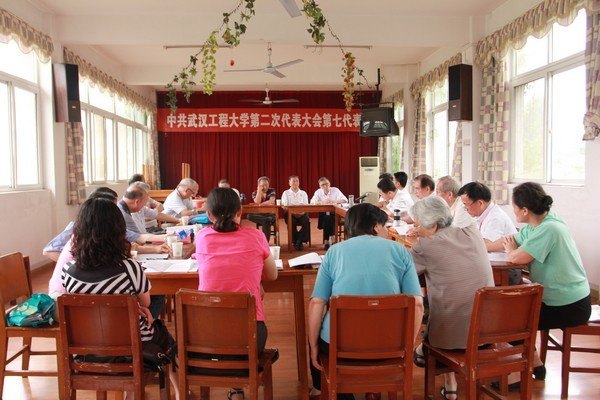 武汉工程大学第二次党代会各代表团分团讨论审议两委工作报告