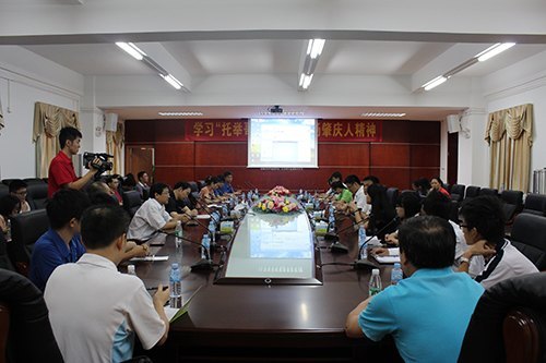 肇庆学院师生学习“托举哥”义举 愿共举肇庆人精神