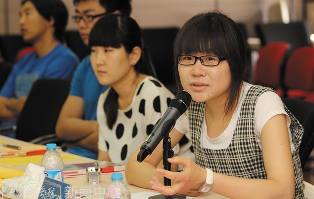 情寄母校 献言献策:2012届毕业生座谈会举行