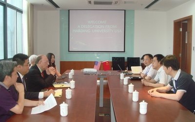 李和兴校长会见美国哈町大学外宾