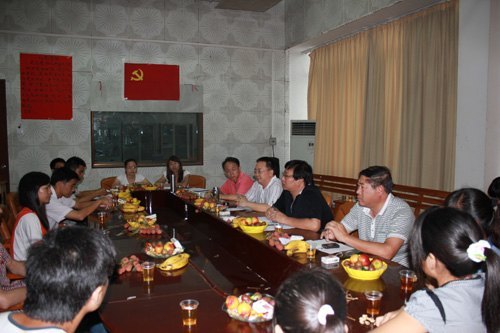 理学院党委举行2012届毕业生党员座谈会