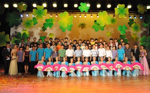 “里仁学院2011届毕业生晚会”在东大活举行