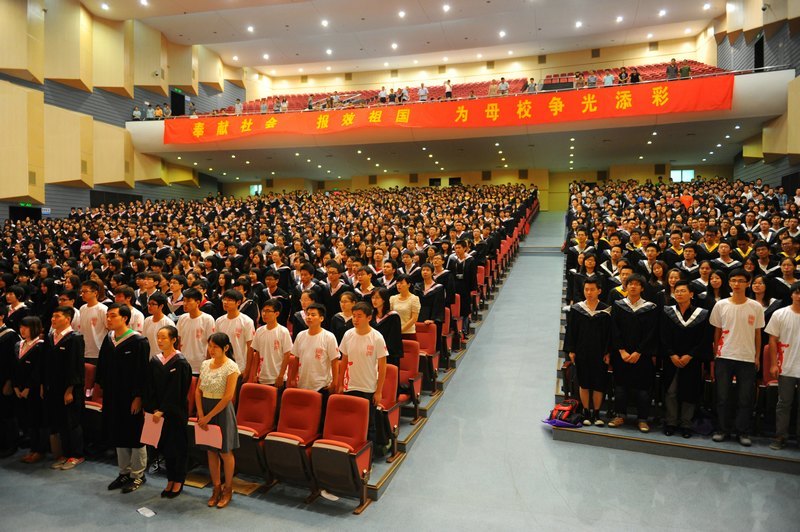 金陵学院隆重举行2012届学生毕业典礼暨学位授予仪式