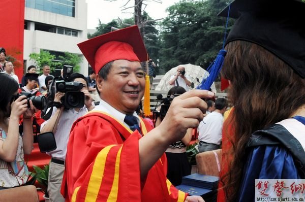 南京艺术学院举行2012届毕业典礼暨学位授予仪式