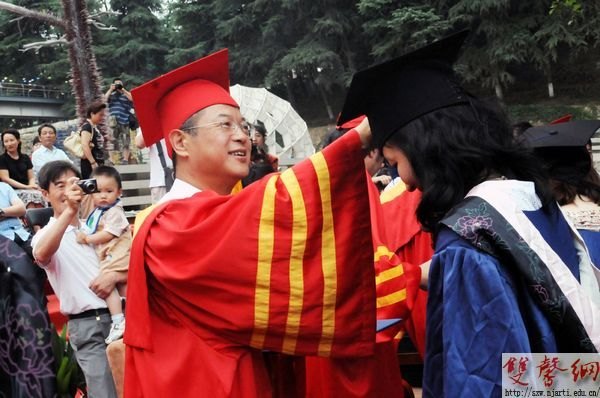 南京艺术学院举行2012届毕业典礼暨学位授予仪式