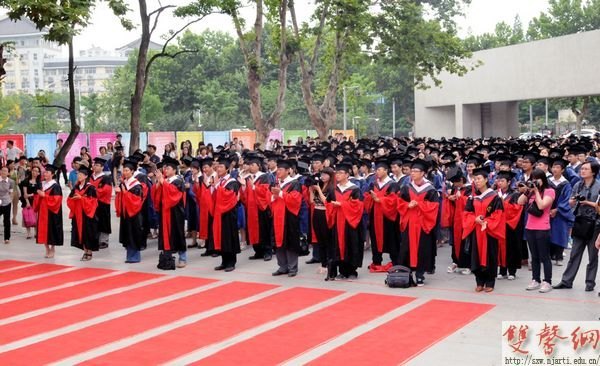 南京艺术学院举行2012届毕业典礼暨学位授予仪式