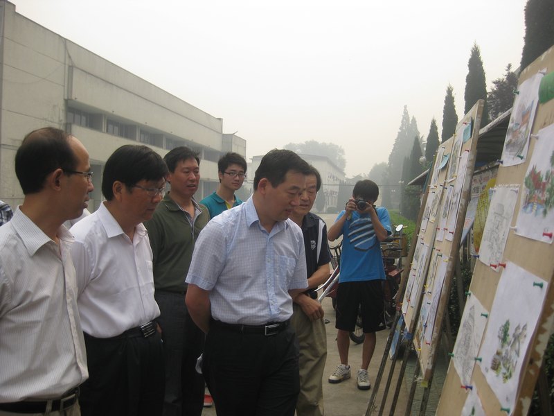 ����ѧԺУ�쵼�ι�10������ѧרҵ�������ֻ���Ʒչ