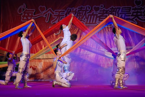 广东石油化工学院承办茂名市庆祝第九个“世界献血者日”文艺晚会
