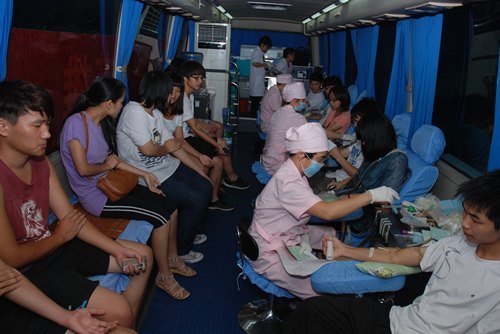 广东石油化工学院承办茂名市庆祝第九个“世界献血者日”文艺晚会
