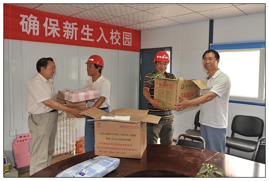 ����������ϯ�ʹ�����Աο����У������