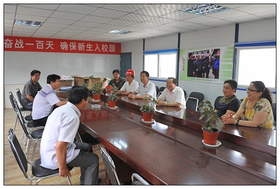 ����������ϯ�ʹ�����Աο����У������