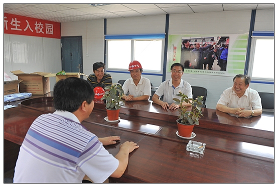 ����������ϯ�ʹ�����Աο����У������