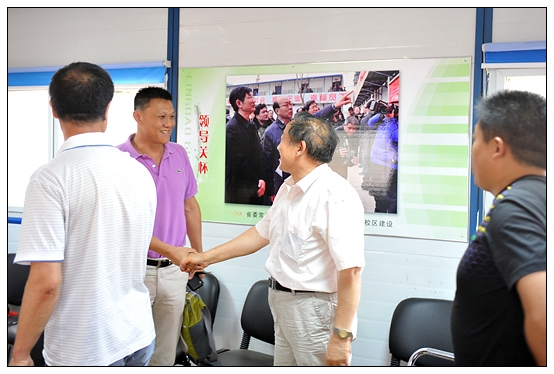 ����������ϯ�ʹ�����Աο����У������