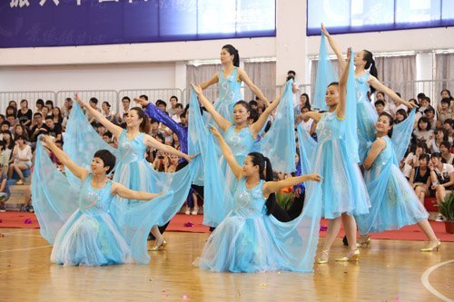 景德镇陶瓷学院举行“舞动校园,展示教工风采”排舞比赛