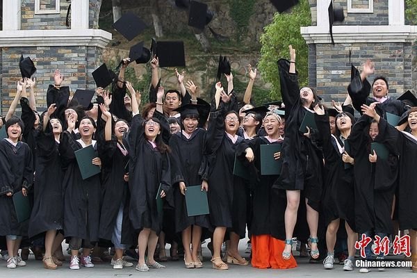 中新社:图片记录南京艺术学院2012年毕业典礼