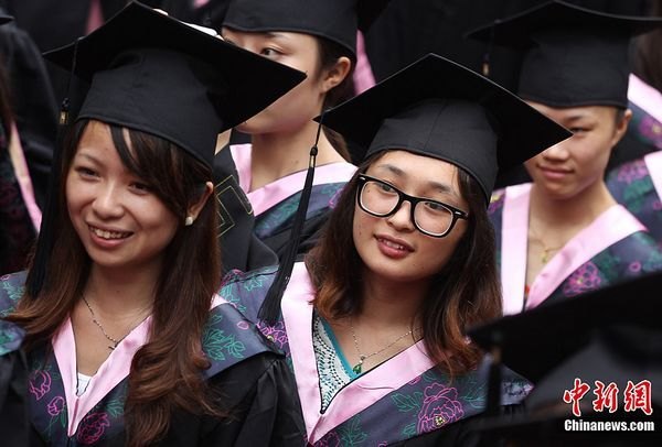 中新社:图片记录南京艺术学院2012年毕业典礼