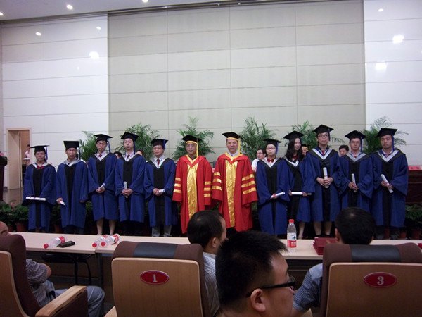 武汉工程大学隆重举行2012届硕士研究生毕业典礼暨授位仪式