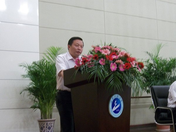 武汉工程大学隆重举行2012届硕士研究生毕业典礼暨授位仪式