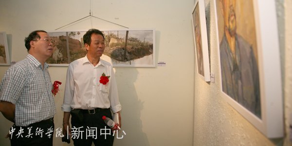 继续教育学院2012届美术教育研修班青海互助写生作品展开幕