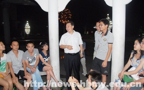 湖北民族学院2012届五千余名毕业生今起踏上新征程