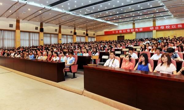 三明学院隆重举行2012届专科生毕业典礼