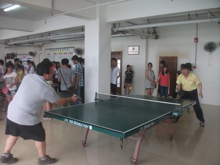 化学学院党委举办“庆七一”乒乓球比赛