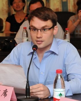 ����Թ�ͨ����  ��չ�����Ļ�������������������˺������Ļ�ѧϰ�����仧���ݹ�ѧԺ