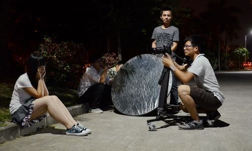 ����ϵѧ�������ĵ��ӹ������ڻ��ݵ���̨����