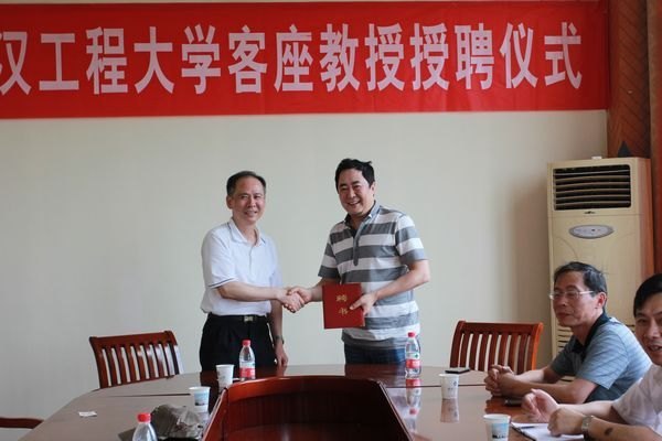 著名导演郑克洪先生受聘为武汉工程大学客座教授