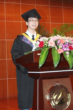 南京理工大学泰州科技学院2012届本科生毕业典礼暨学士学位授予仪式隆重举行